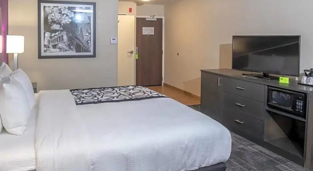 Номер Deluxe Ramada Columbus Highway 45