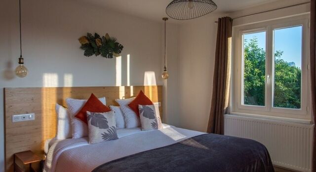Amodo Lodge - In a rural location, Boek Bed and Breakfast Hotels in Rhone-Alpen met parkeren, Parkeren
