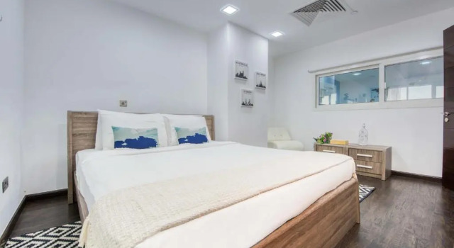 Maison Privee - Spacious Apt on Palm Jumeirah w Sea Views and Premium Facilities Access, Забронировать Апартаменты/квартира Отели Пальмы Джумейра с бассейном, Бассейн