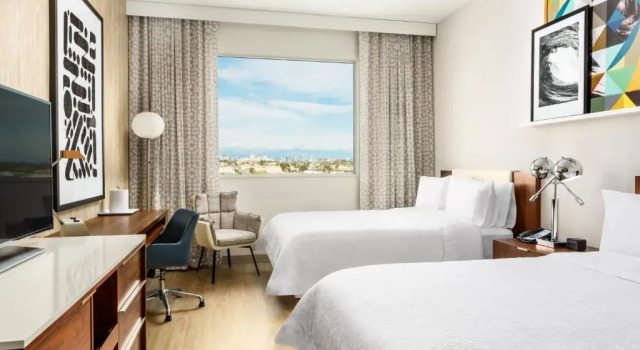 Четырёхместный люкс Hampton Inn & Suites Santa Monica