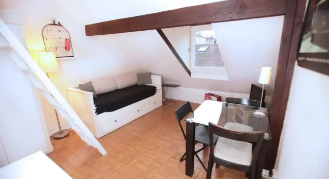 Lovely Marais Sudio with Mezzanine (94), Забронировать Отель Париж Иль-де-Франс, рядом с Станция метро Rambuteau
