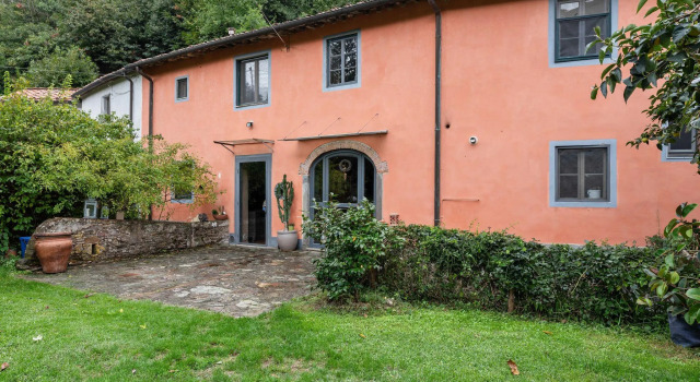 Lovely Villa in Molina di Quosa with Private Swimming Pool