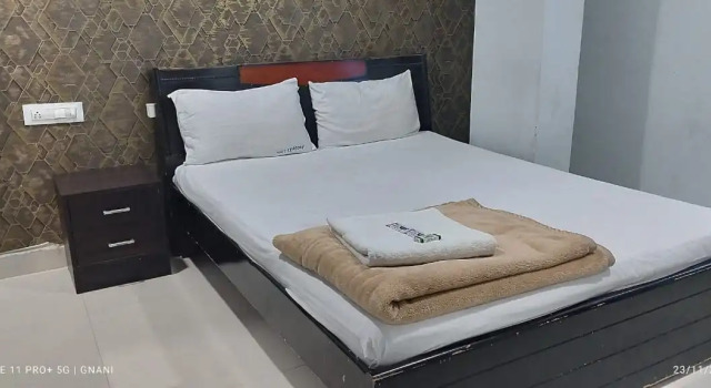 Hotel 4-Seasons, Rezerwuj Hotel Nizamabad Telangana
