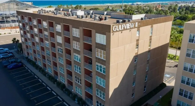 Luxe 1 bedroom Walk to Beach Pool 1 Bedroom Home by RedAwning