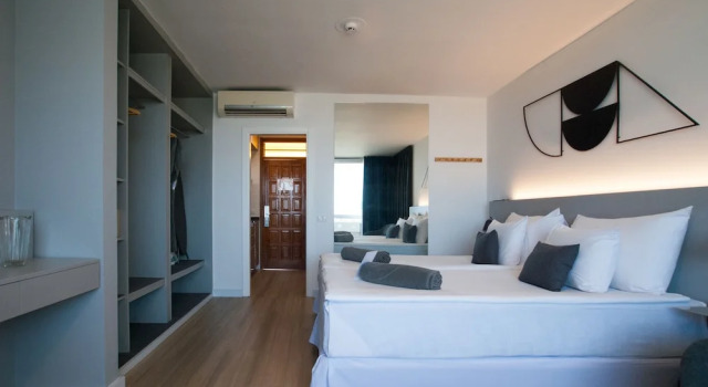 Полулюкс с балконом Coral Suites & Spa