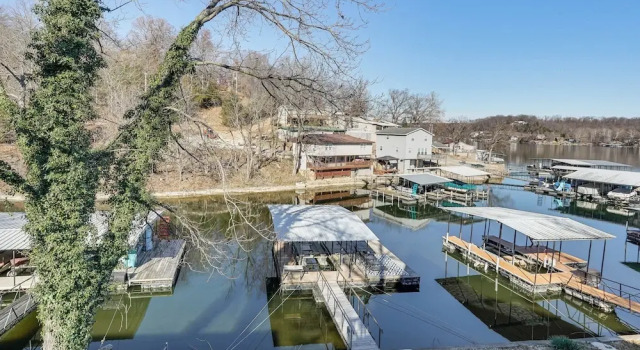 Коттедж Lakefront Home w/ Dock & Decks in Gravois Mills!
