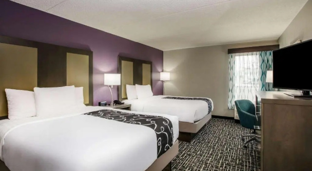 Четырёхместный номер Deluxe La Quinta Inn by Wyndham Davenport & Conference Center