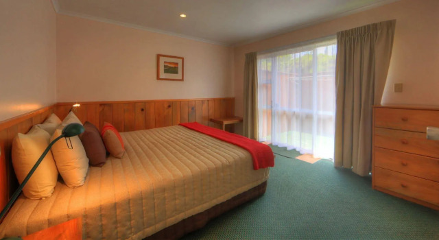 Islander Lodge Apartments