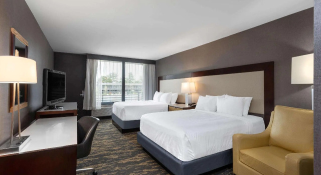 Четырёхместный номер Standard Wyndham Lancaster Resort and Convention Center