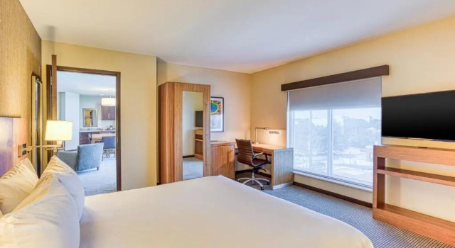 Двухместный люкс c 1 комнатой Hyatt Place Greensboro Downtown