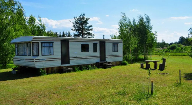 Коттедж с 2 комнатами Campsite Leiputrija