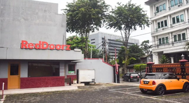 RedDoorz Plus near RSCM Jakarta, Prenota Hotel Giacarta Jakarta Province