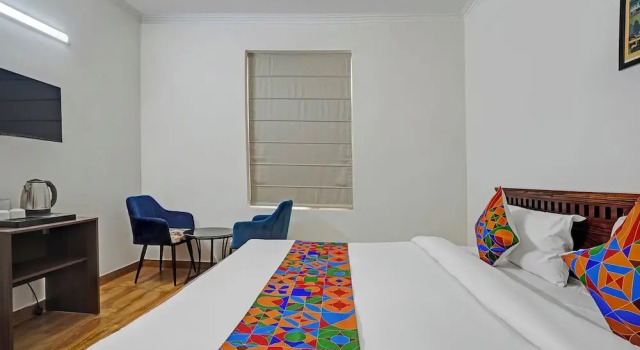 Fabhotel Hazel Town House, Забронировать Отель Отели Нью-Дели с завтраком, Завтраки