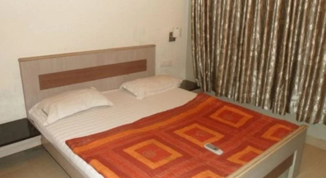 Hotel Pankaj +, Забронировать Отель Отели штата Махараштры с бассейном, Бассейн