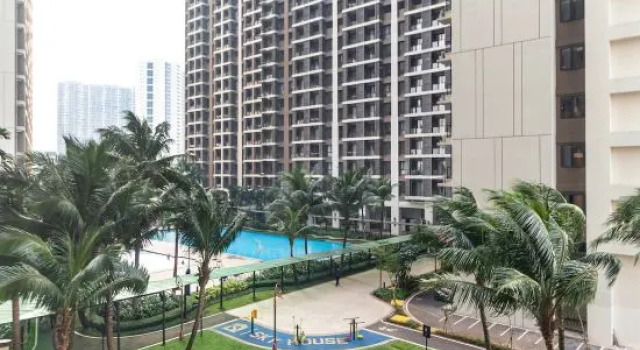Pool view studio-Sky House BSD near AEON & ICE- L3