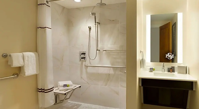 Номер Deluxe Hotel Saranac, Curio Collection By Hilton