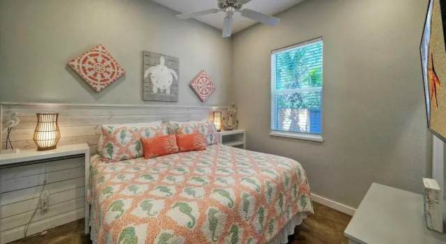 Sleeps 24, 2 Homes Pool, Backyard Tiki Bar, Fire Pit, Cornhole Walk to Beach, Забронировать Дом для отпуска Коттеджи Порт-Аранзас, Коттедж