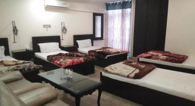 Полулюкс Thikana Hotel