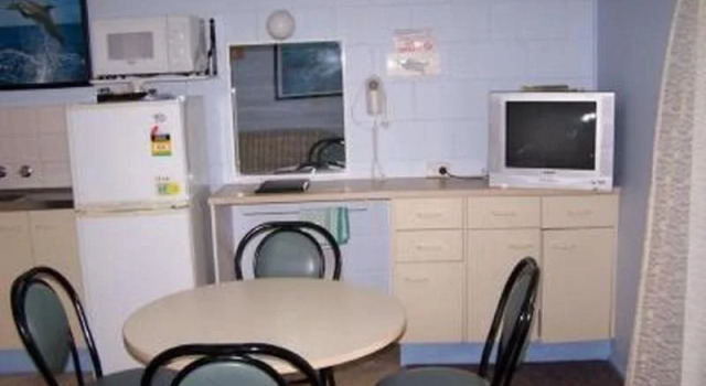 Bermuda Breezes Resort Motel, Забронировать Мотель Отели Порт-Маккуори 3 звезды, рядом с Поле для гольфа Порт-Маккуори, 3*