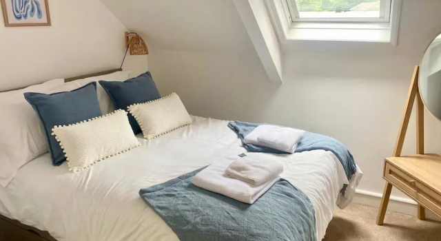 Central Tenby 3 Bed Apt Sleeps 6 to 8 Dog Friendly, Забронировать Отель Отели Тенби 4 звезды, рядом с Castle Hill, 4*