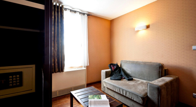 Kyriad Lyon Sud - Saint Genis Laval, Prenota Hotel Hotel a Alvernia con parcheggio, Parcheggio
