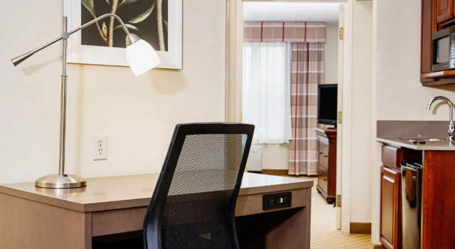 Двухместный люкс c 1 комнатой Country Inn & Suites by Radisson, Milwaukee West Brookfield , WI