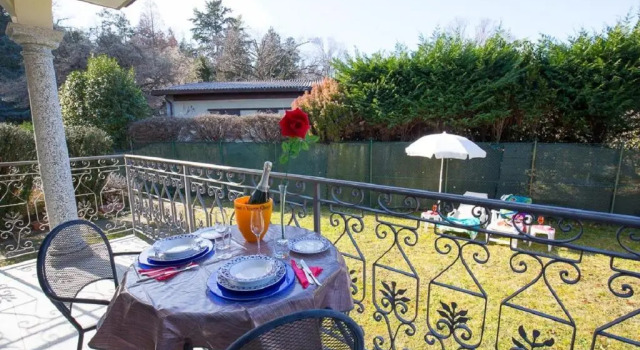 La Petite Dame by the Lake, Забронировать Отель Отели Вербания с парковкой, рядом с Ботанические сады Виллы Таранто, Парковка