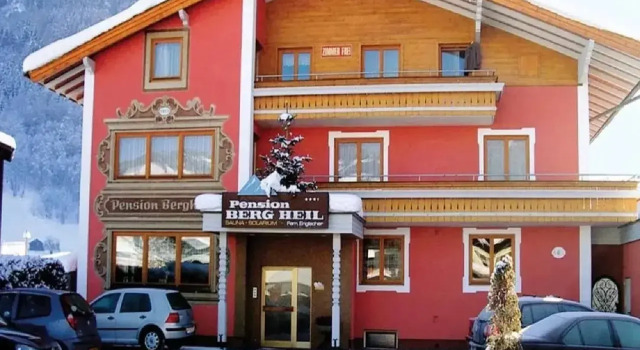 Pension Bergheil, Rezerwuj Hotel Hotele w Salzburg z parkingiem, Parking