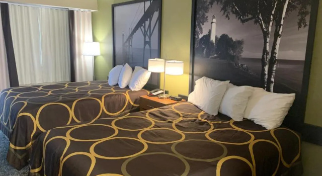 Четырёхместный номер Standard Super 8 by Wyndham Petoskey