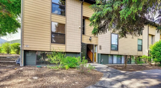 1/2 Block to Lift Bus Stop: Condo in Park City