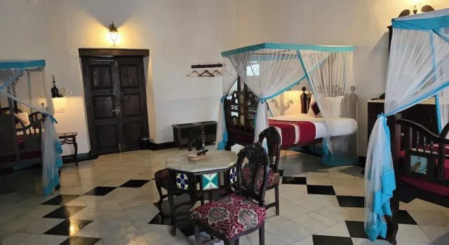 Трёхместный номер Standard с видом на город Dhow Palace Hotel