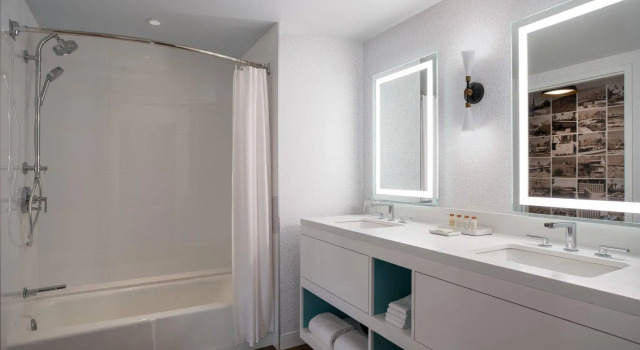 Номер Standard с балконом и с красивым видом из окна Renaissance Esmeralda Resort & Spa, Indian Wells