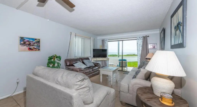 Lovely 2 Bedroom Beachfront Condo, Book Hotel Hoteller i Flagler Beach med pool, Swimmingpool