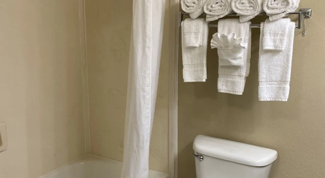 Четырёхместный номер Standard Country Inn & Suites by Radisson, Fort Worth, TX