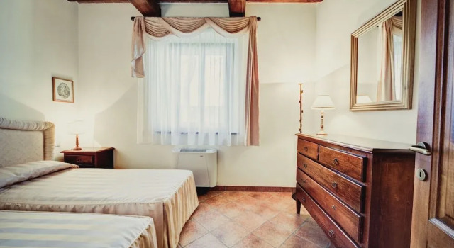 Relais La Cerreta, Забронировать Отель Отели Озера Тразимено с парковкой, Парковка