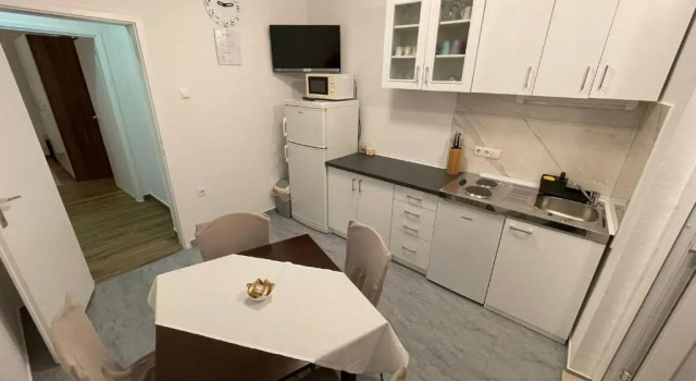 Апартаменты с 2 комнатами с балконом и с видом на море Apartments Tom