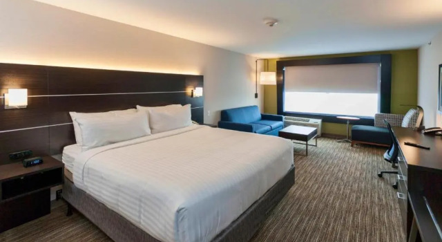 Люкс Holiday Inn Express & Suites - Dodge City by IHG