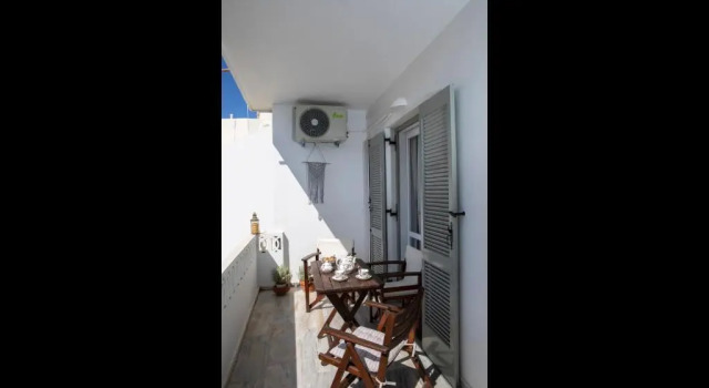 Апартаменты "aretis Apartment"- At The Foothills Of The Castle