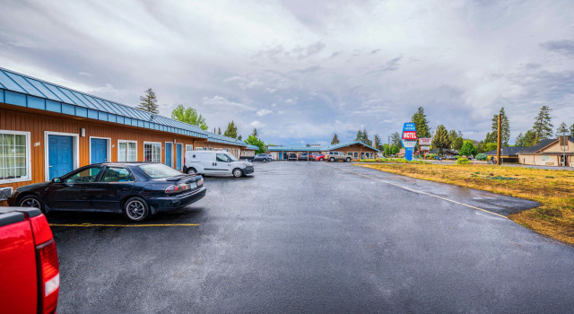 Royal Gateway Motel