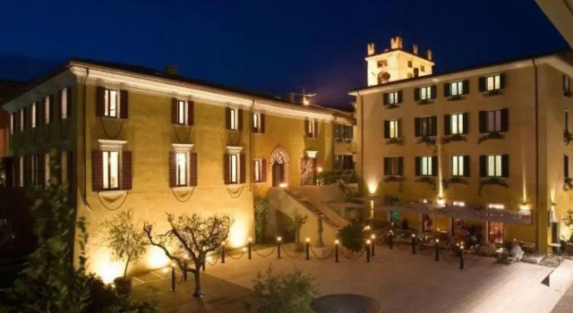 Hotel Alla Torre, Забронировать Отель Отели в центре Гарды, в центре