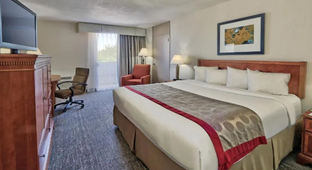Двухместный номер Superior с видом на горы Ramada by Wyndham Albuquerque Midtown