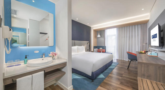 Holiday Inn Express Shanghai Gubei by IHG, Book Hotel Changning 