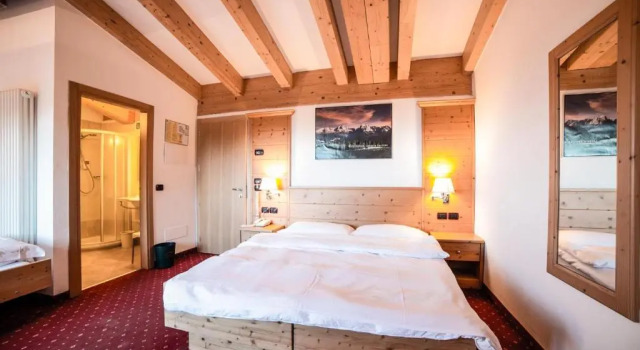 Четырёхместный номер Standard Chalet Caminetto