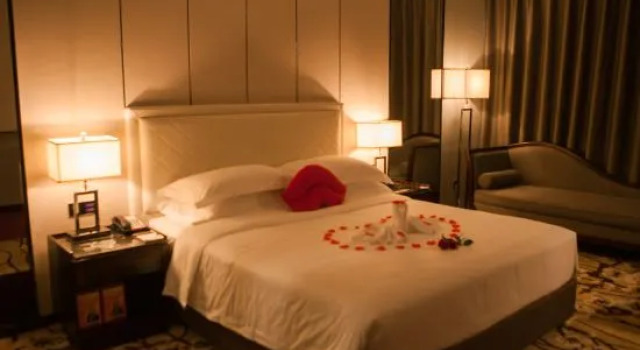 V City Hotel, Book Hotel Hoteller i Enshi med parkering, Parkering