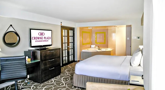 Люкс Crowne Plaza Kitchener-Waterloo by IHG
