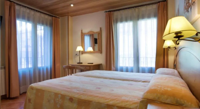 Двухместный номер Standard с балконом Hostal Pey