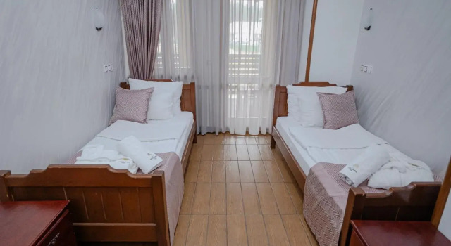 Zlatiborska Noc Hotel, Buchen Sie Hotel Čajetina 