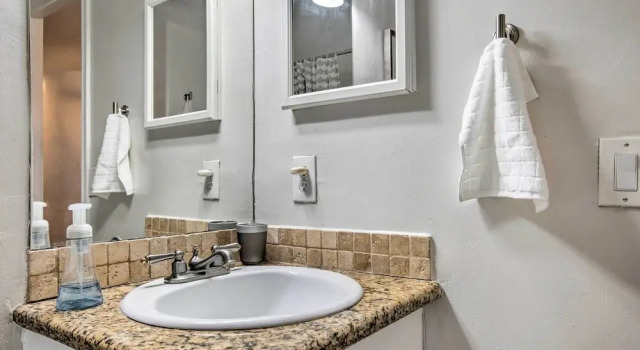 Апартаменты Breezy Beachfront Condo in Heart of Corpus Christi