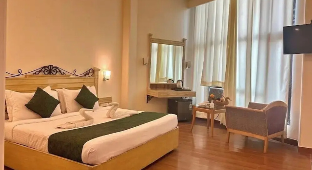 Семейный клубный люкс с балконом Hotel Devi Grand - Katra