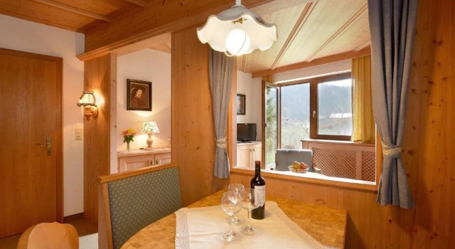 Landhaus Elfi, Rezerwuj Dom wakacyjny Hotele w Tyrol z parkingiem, Parking